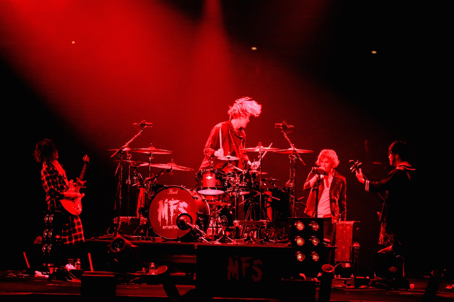 MY FIRST STORY「We're Just Waiting 4 You Tour 2016 Final at BUDOKAN」の様子。（Photo by Viola Kam [V'z Twinkle]）