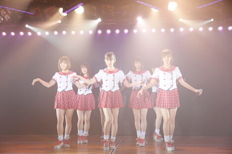 小嶋陽菜「好感度爆上げ」公演の様子。(c)AKS