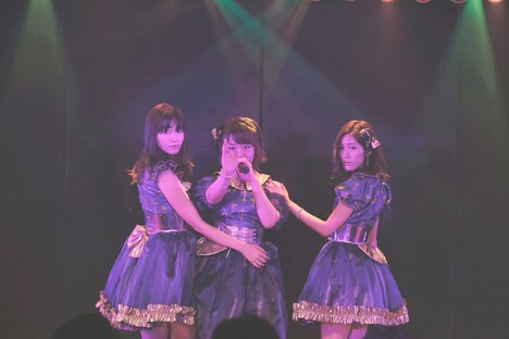 小嶋陽菜「好感度爆上げ」公演の様子。(c)AKS