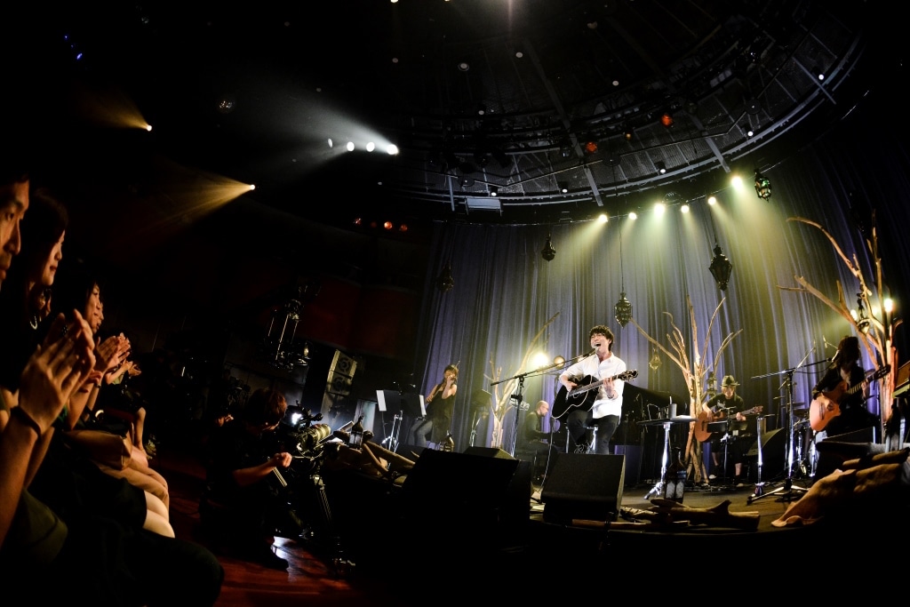 「MTV Unplugged: Yu Takahashi」の様子。