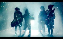 ゆるめるモ！「ナイトハイキング」MVのワンシーン。