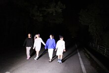 ゆるめるモ！「ナイトハイキング」MV撮影時の様子。