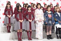 出場歌手発表会見の様子。