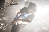 飯村悠介（G / polly）（Photo by Daisuke Miyashita）