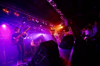 ペンギンラッシュのライブの様子。（撮影：安藤みゆ）