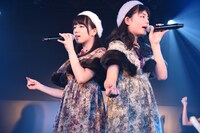 左から神岡実希、我妻桃実。