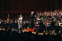 「MIHO FUKUHARA Premium Symphonic Concert」兵庫県立芸術文化センター 大ホール公演の様子。