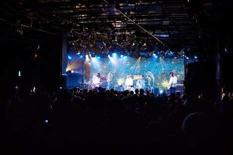 ふくろうず「だって、あなたたちエバーグリーンツアー」渋谷CLUB QUATTRO公演の様子。(撮影:中島未来)
