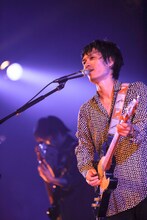 光村龍哉（Vo, G）（撮影：上飯坂一）