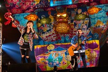 「ゆず20周年突入記念弾き語りライブ ゆずのみ」の様子。