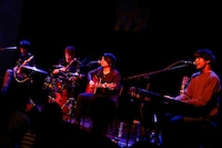 11月23日に行われたSHE'Sのアコースティックライブの様子。（撮影：西槇太一）