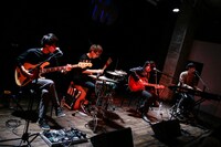 11月23日に行われたSHE'Sのアコースティックライブの様子。（撮影：西槇太一）