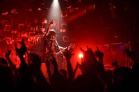 熊谷和海（G, Vo）（撮影：山本佳代子）