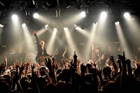 BURNOUT SYNDROMES「ヒカリアレ～未来への祈りを合図に火蓋を切る～」東京・渋谷CLUB QUATTRO公演の様子。（撮影：山本佳代子）