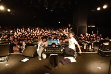 BURNOUT SYNDROMES「ヒカリアレ～未来への祈りを合図に火蓋を切る～」東京・渋谷CLUB QUATTRO公演の様子。（撮影：山本佳代子）