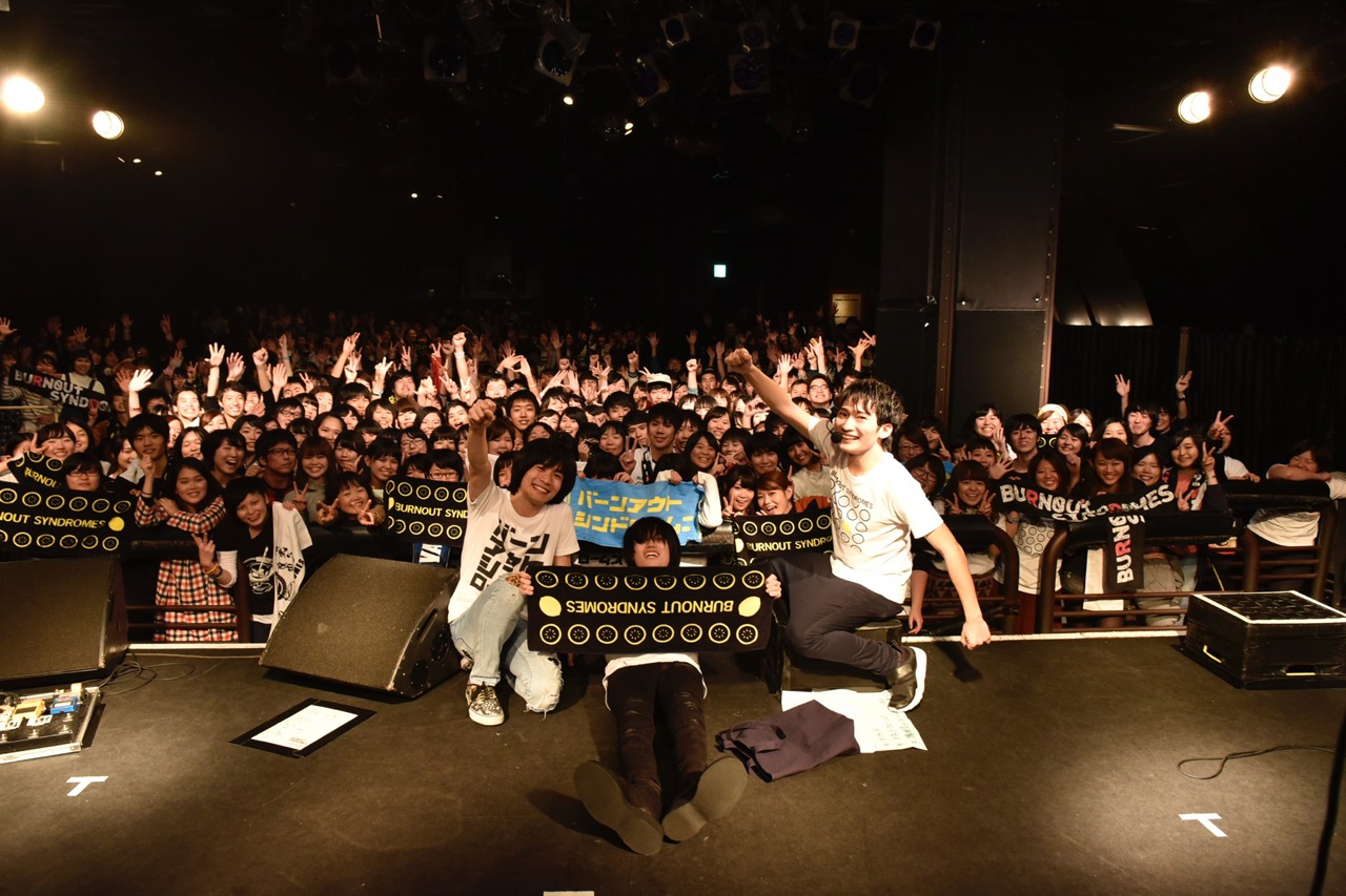 BURNOUT SYNDROMES「ヒカリアレ～未来への祈りを合図に火蓋を切る～」東京・渋谷CLUB QUATTRO公演の様子。（撮影：山本佳代子）
