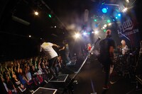 FLOW「FLOW LIMITED CIRCUIT 2016『炎ノ陣』」岩手・Club Change WAVE公演の様子。