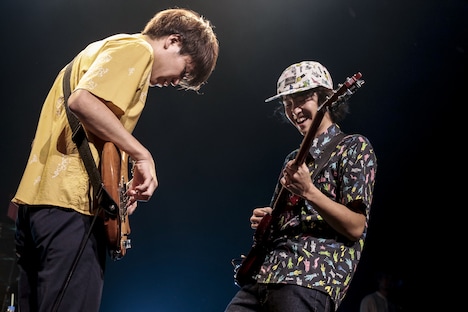 左から森夏彦（B）、原田茂幸（G, Cho）。（Photo by Yosuke Torii）