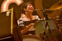 ユキエ（Dr / Awesome City Club）（撮影：古溪一道）