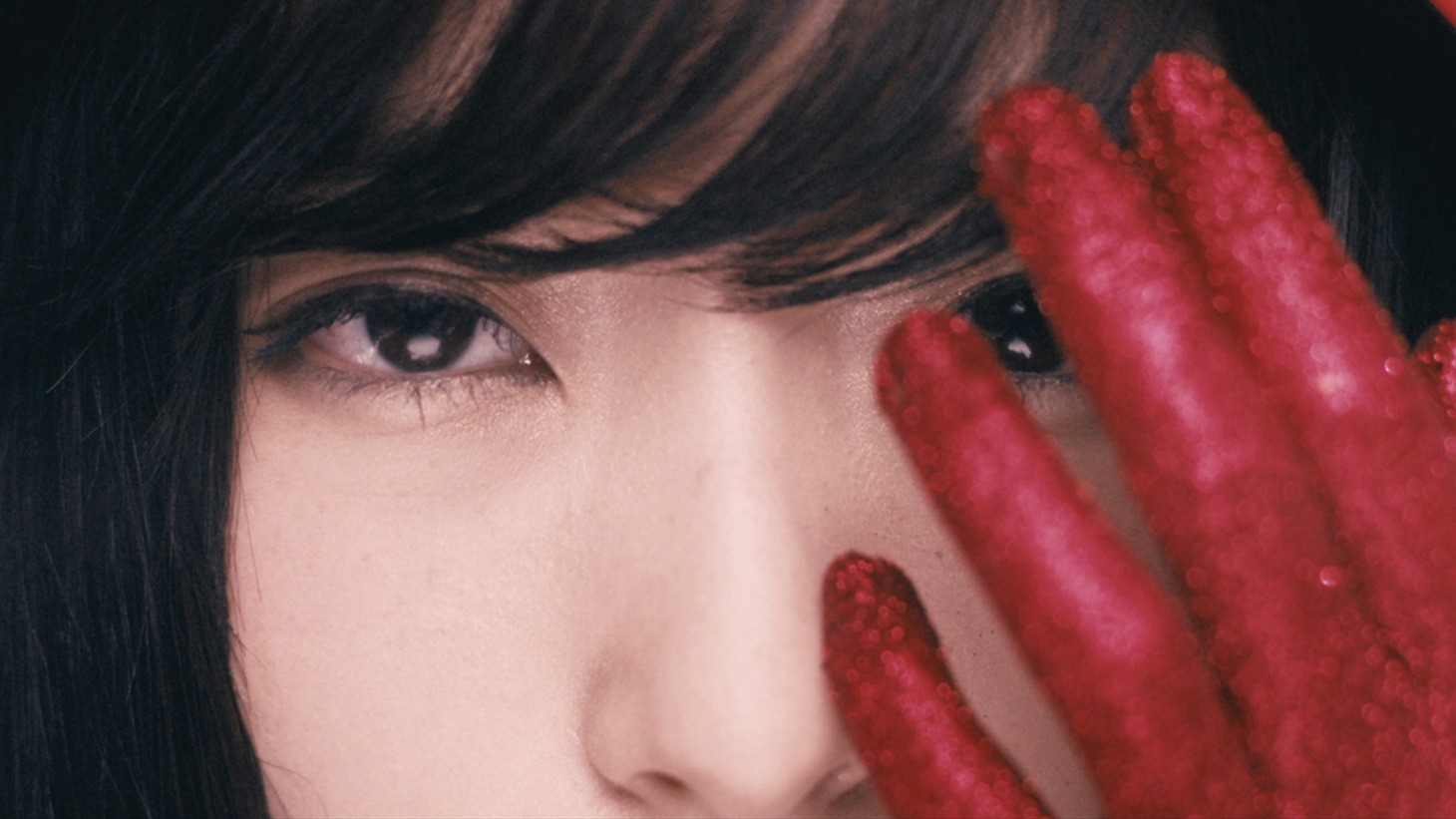 さユり「フラレガイガール」MVのワンシーン。