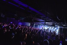 セプテンバーミーのライブの様子。（撮影：ハブ）