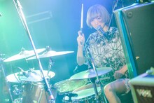 岸波藍（Dr, Cho）（撮影：ハブ）