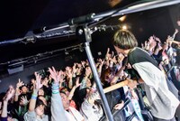 セプテンバーミーのライブの様子。（撮影：ハブ）