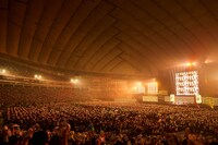 ゆず「ゆず20周年突入記念弾き語りライブ ゆずのみ」の様子。