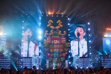 ゆず「ゆず20周年突入記念弾き語りライブ ゆずのみ」の様子。