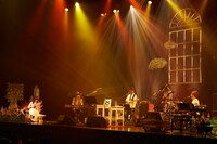 藤原さくら「ワンマンツアー2016『good morning』～second verse～」東京・EX THEATER ROPPONGI公演の様子。（Photo by Shinichi Kawashima, Yusuke Takamura）