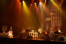 藤原さくら「ワンマンツアー2016『good morning』～second verse～」東京・EX THEATER ROPPONGI公演の様子。（Photo by Shinichi Kawashima, Yusuke Takamura）