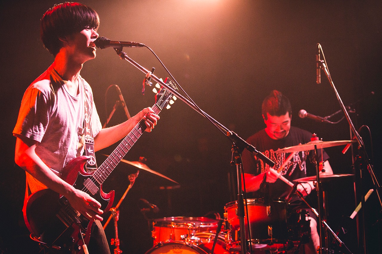 左からマッシュ（Vo, G）、川元直樹（Dr, Cho）。（Photo by Tetsuya Yamakawa）