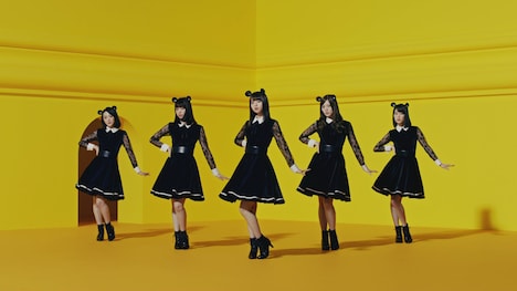 マウスコンピューターCM「『マウスダンス』国内生産篇 / 24時間サポート篇」のワンシーン。