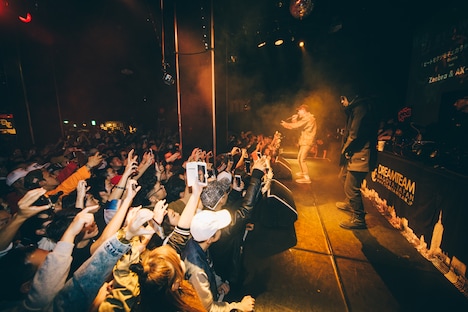 左からAK-69、Zeebra。（Photo by cherry chill will）