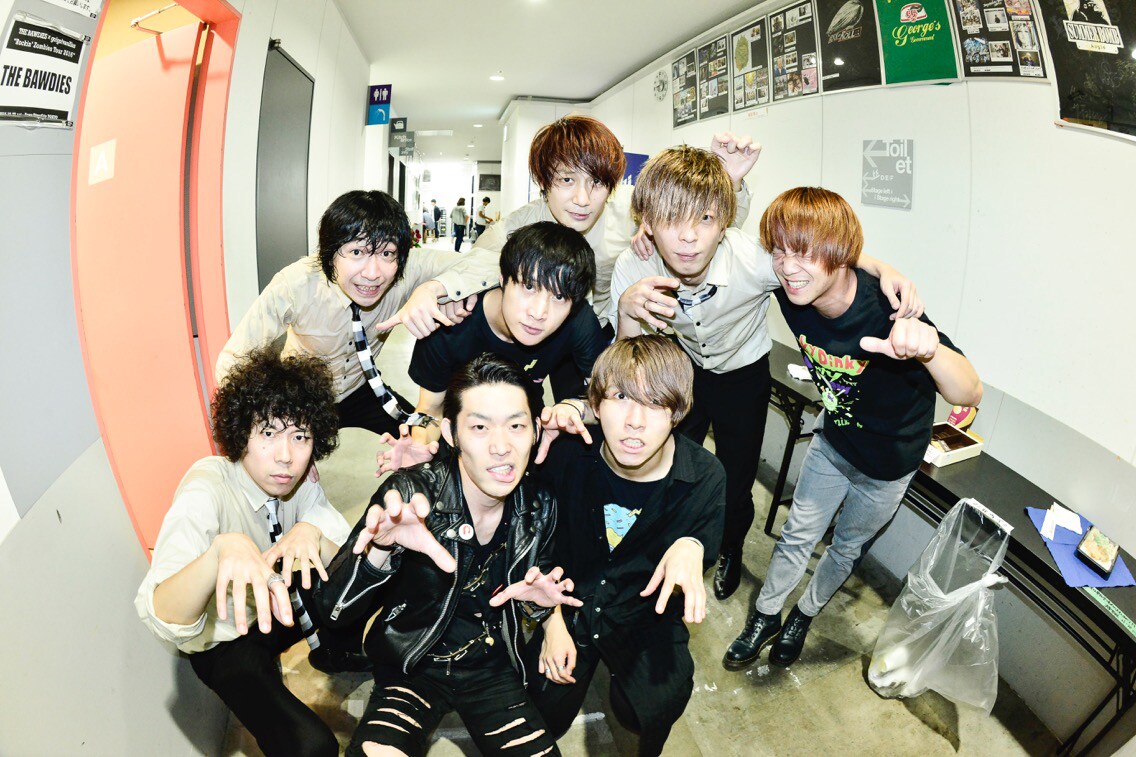 THE BAWDIESとgo!go!vanillasの全国ツアー「Rockin' Zombies Tour 2016」の様子。