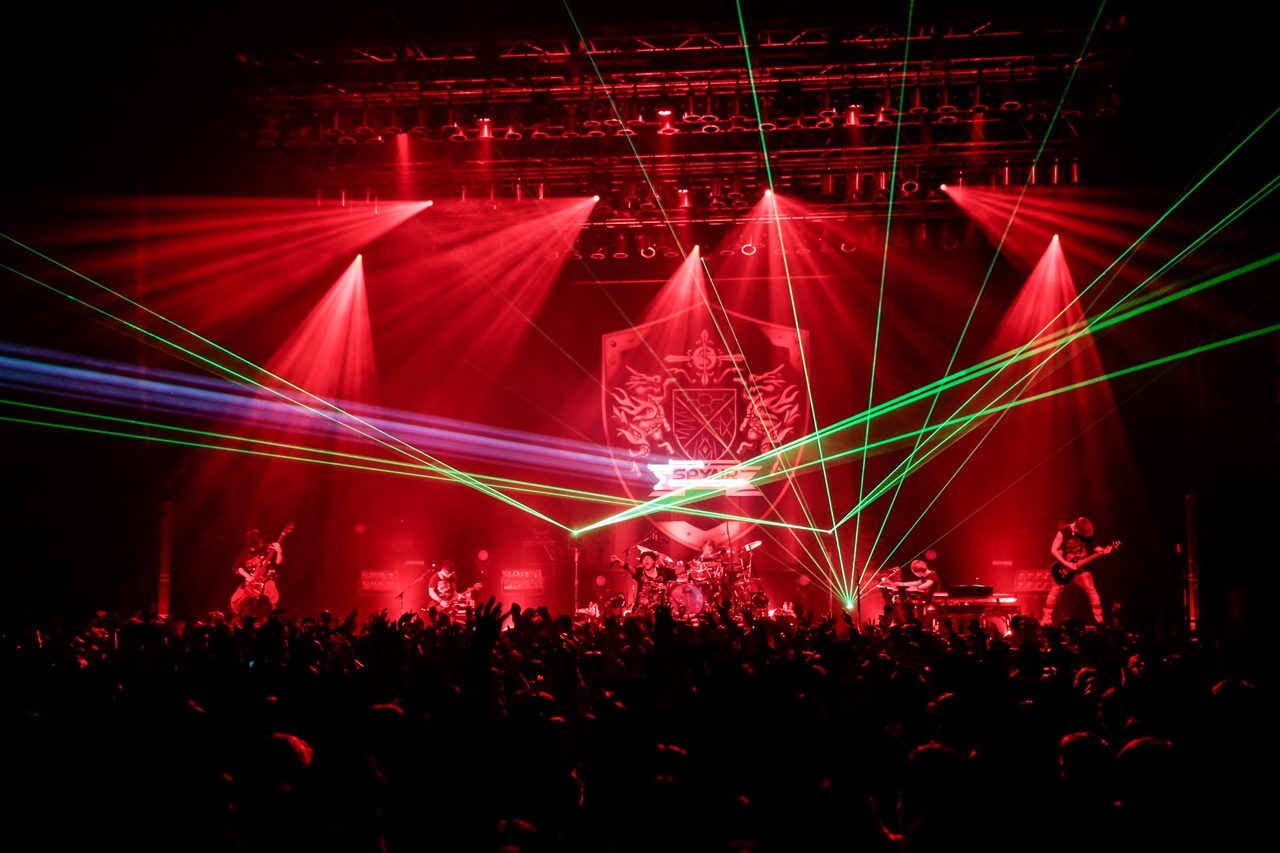 「SPYAIR TOUR 2016 RAGE OF DUST」東京公演の様子。（撮影：鳥居洋介）