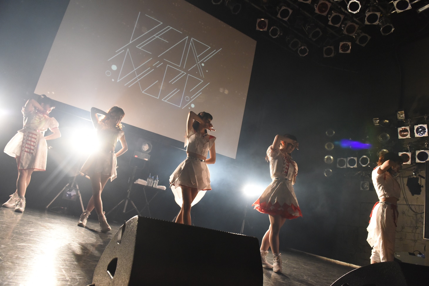 「DEAREST DREAM -Start 2 Shake it up-」の様子。