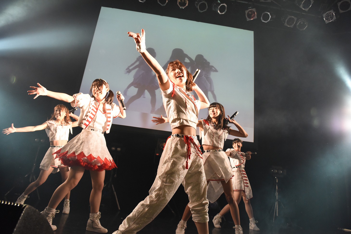 「DEAREST DREAM -Start 2 Shake it up-」の様子。