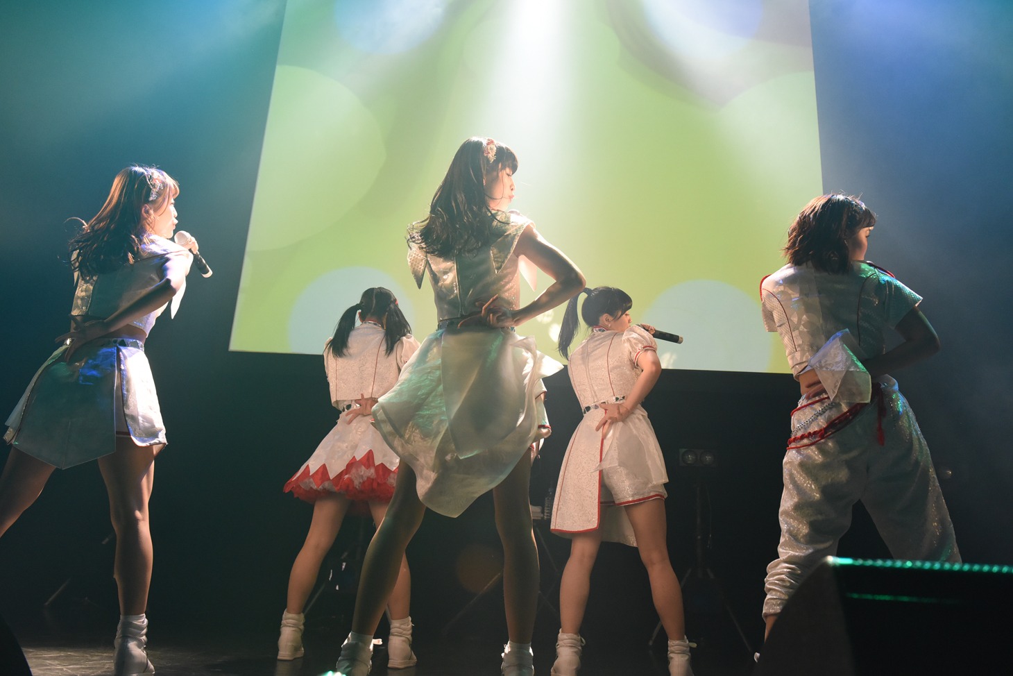 「DEAREST DREAM -Start 2 Shake it up-」の様子。