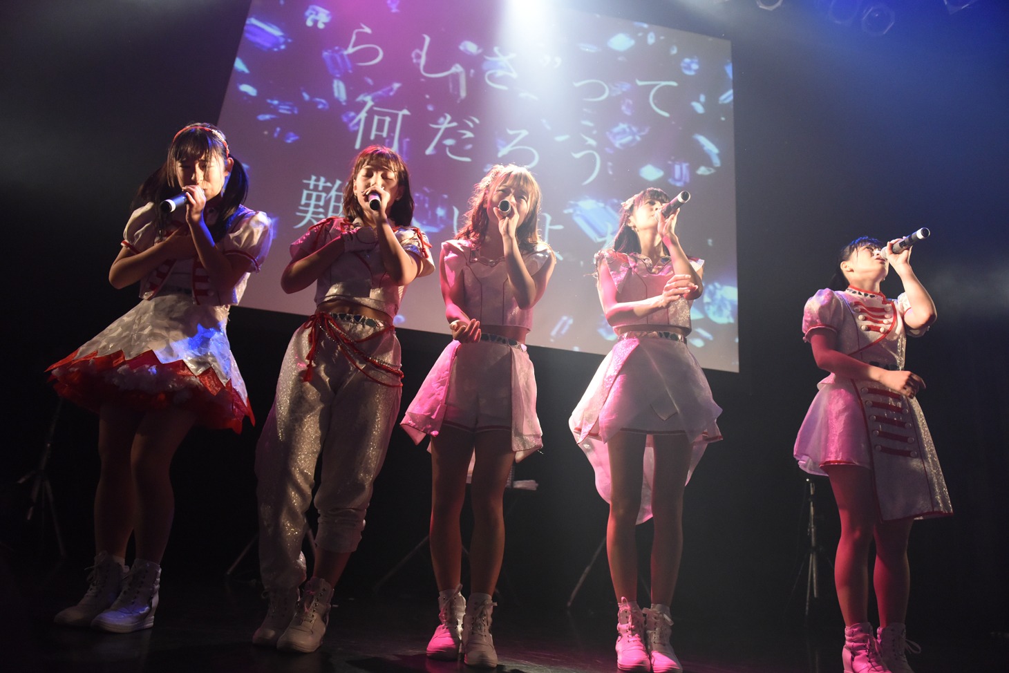 「DEAREST DREAM -Start 2 Shake it up-」の様子。