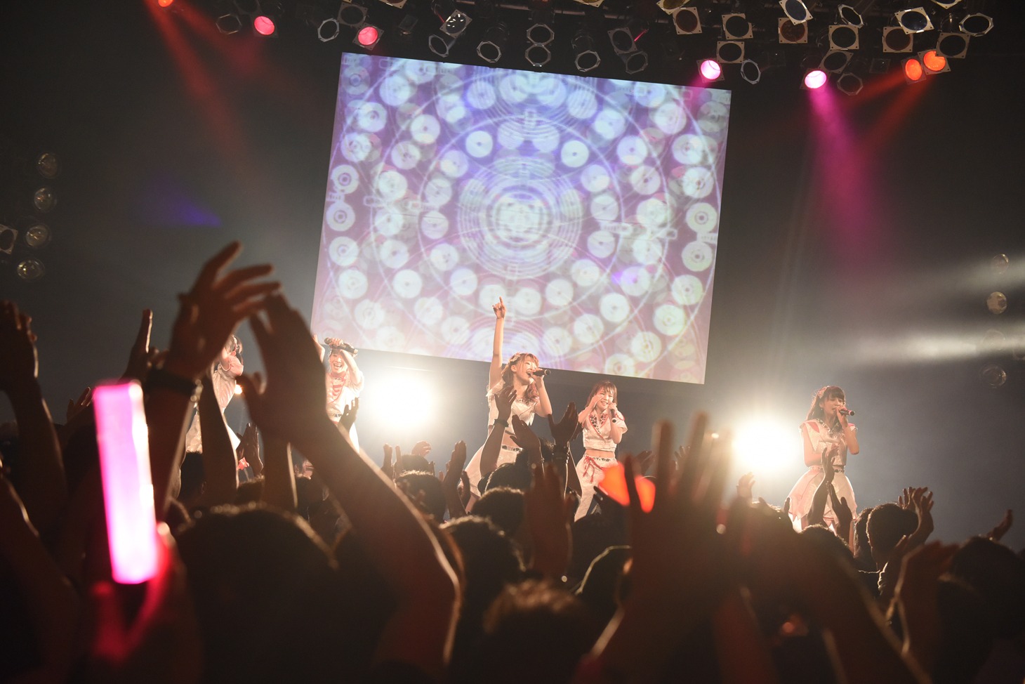 「DEAREST DREAM -Start 2 Shake it up-」の様子。