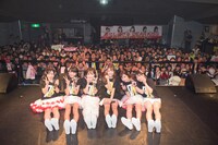 「DEAREST DREAM -Start 2 Shake it up-」エンディングでの記念撮影の様子。