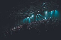 NOISEMAKERのライブの様子。（Photo by Shumpei Kato）