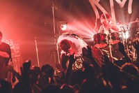 NOISEMAKERのライブの様子。（Photo by Shumpei Kato）