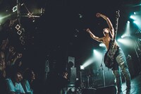 NOISEMAKERのライブの様子。（Photo by Shumpei Kato）