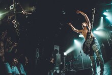 NOISEMAKERのライブの様子。（Photo by Shumpei Kato）