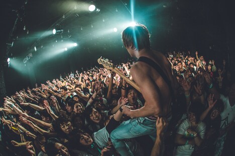 NOISEMAKERのライブの様子。（Photo by Shumpei Kato）