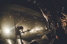 NOISEMAKERのライブの様子。（Photo by Shumpei Kato）