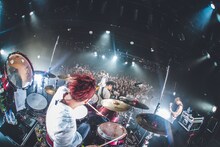 NOISEMAKERのライブの様子。（Photo by Shumpei Kato）