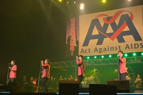 左から中川晃教、岸谷五朗、三浦春馬、寺脇康文。（撮影：荒川潤）